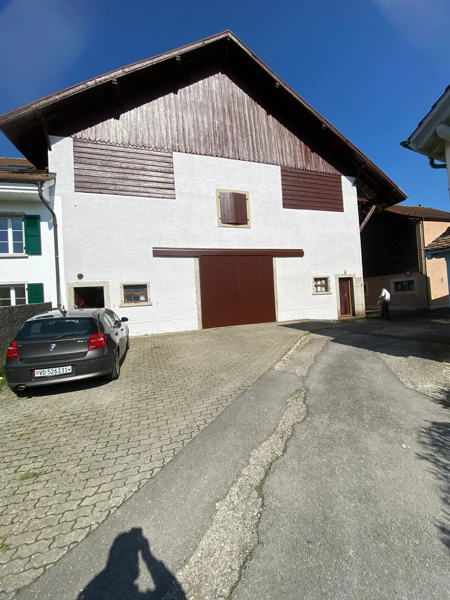 Après travaux : Ravalement de façade ferme à Oron
